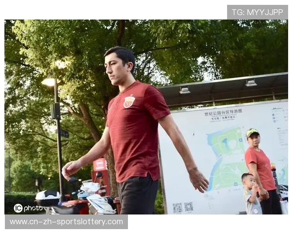 球迷手持-上海体验券-入场：票根经济创新模式实践